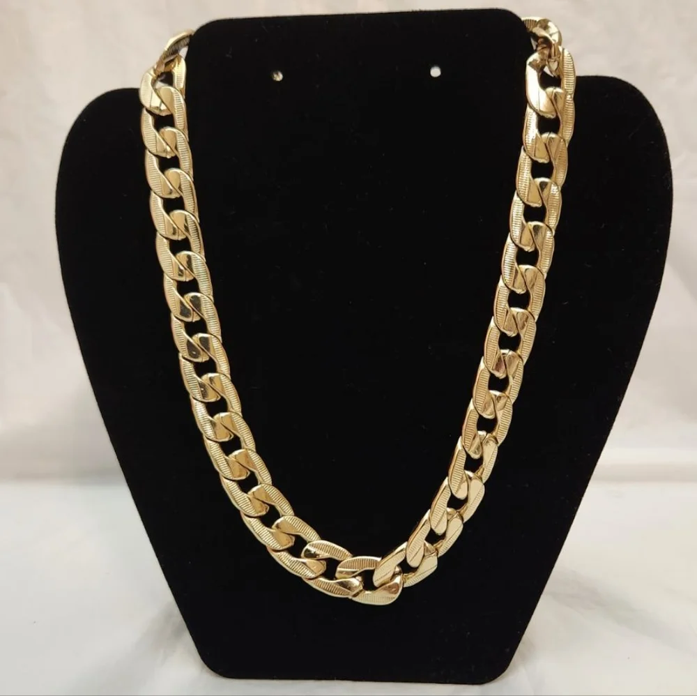 Gold Cuban Chain Necklace - Picture 1 of 3